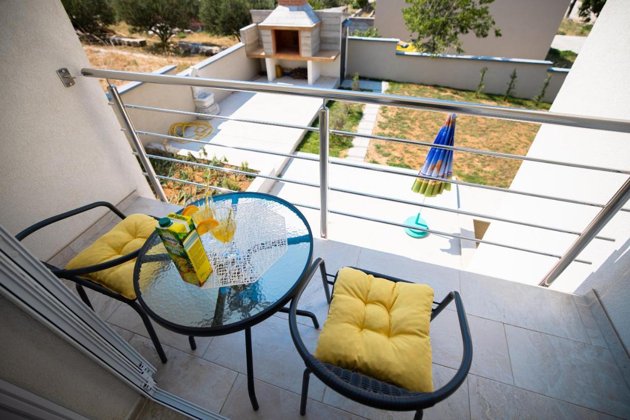 Deluxe Apartments Sanja With Seaview Gornji Karin Exterior photo
