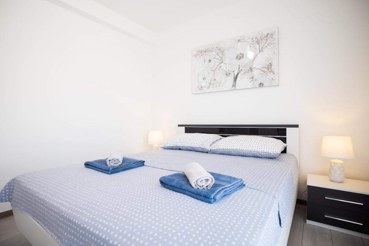 Deluxe Apartments Sanja With Seaview Gornji Karin Exterior photo