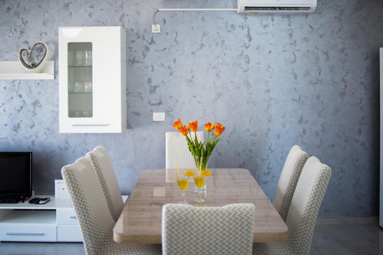 Deluxe Apartments Sanja With Seaview Gornji Karin Exterior photo
