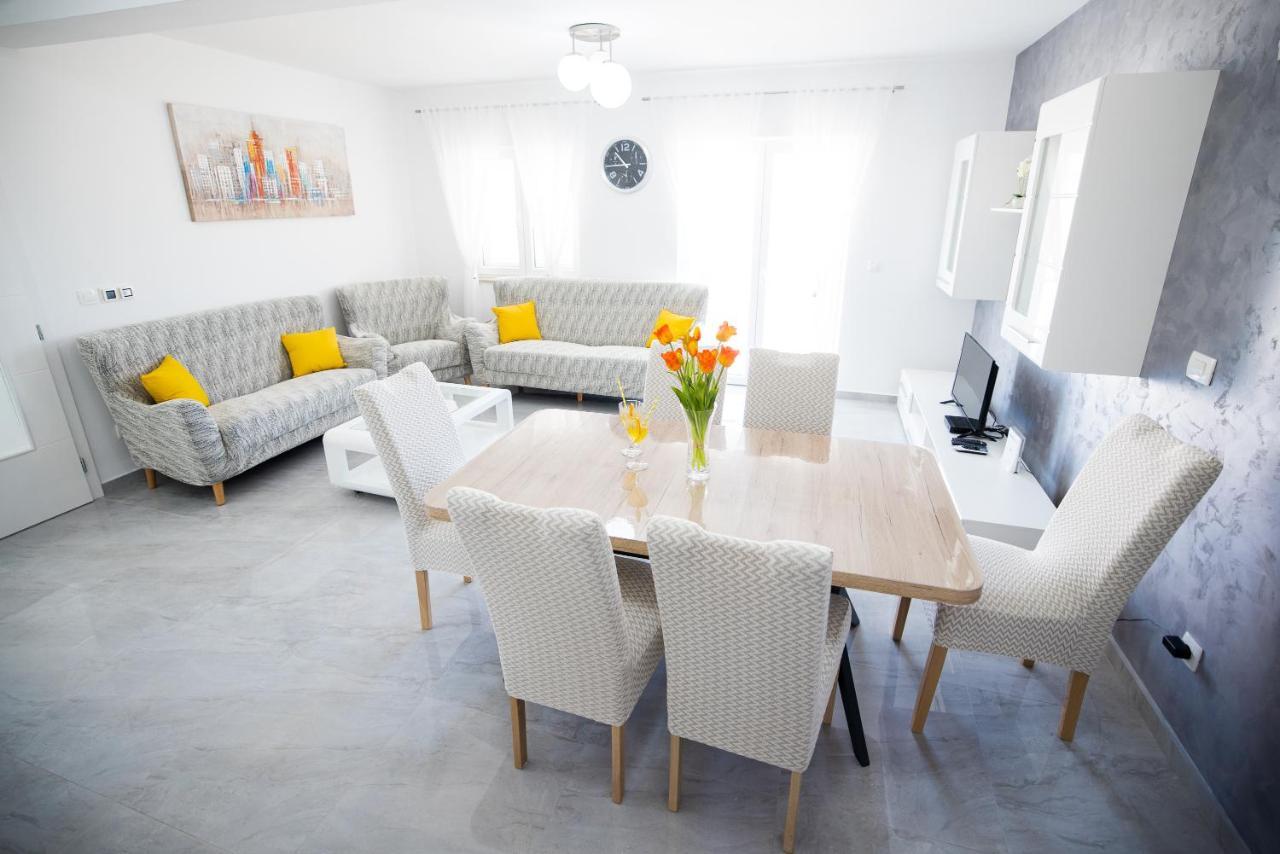 Deluxe Apartments Sanja With Seaview Gornji Karin Exterior photo