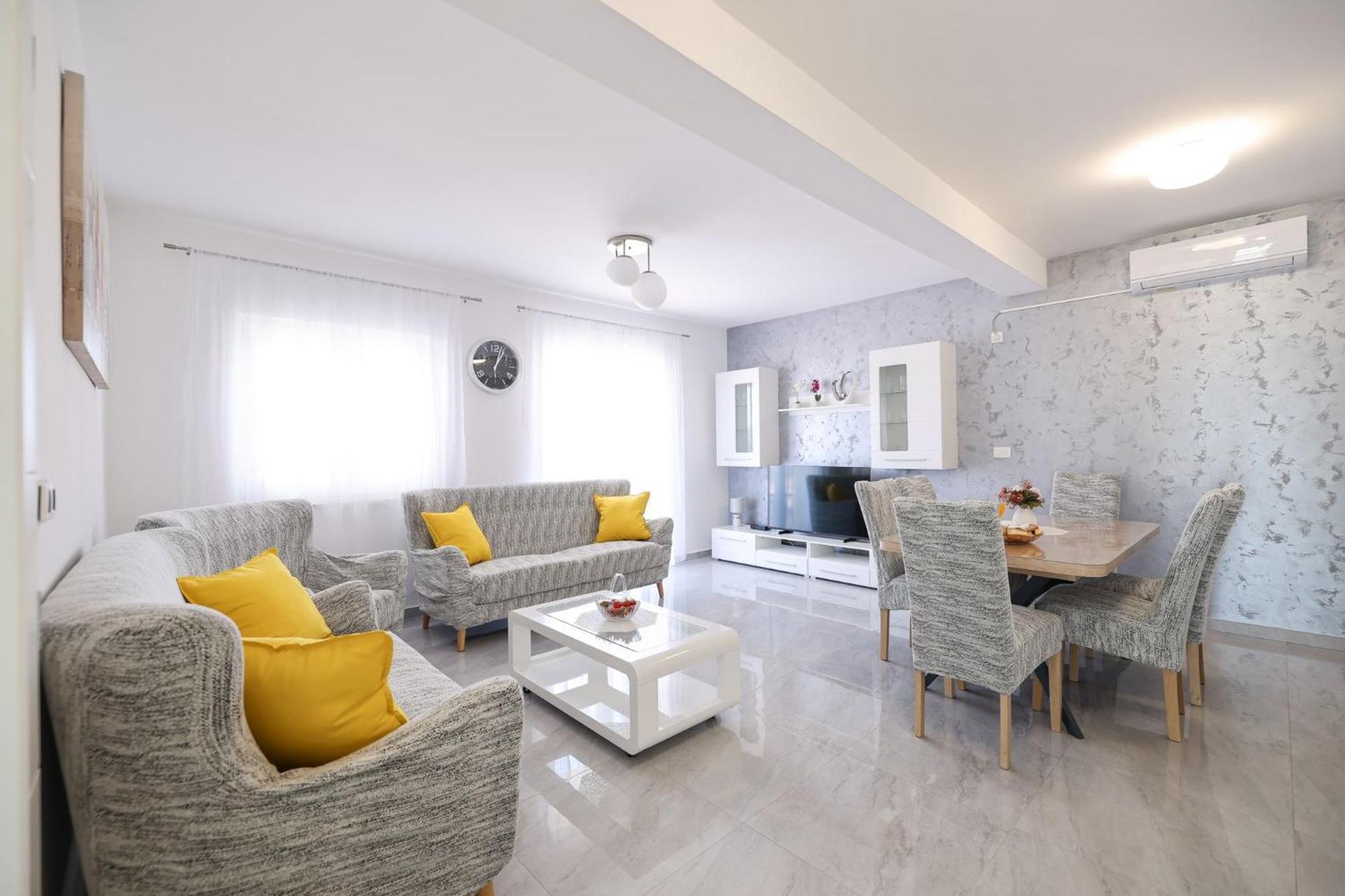 Deluxe Apartments Sanja With Seaview Gornji Karin Exterior photo