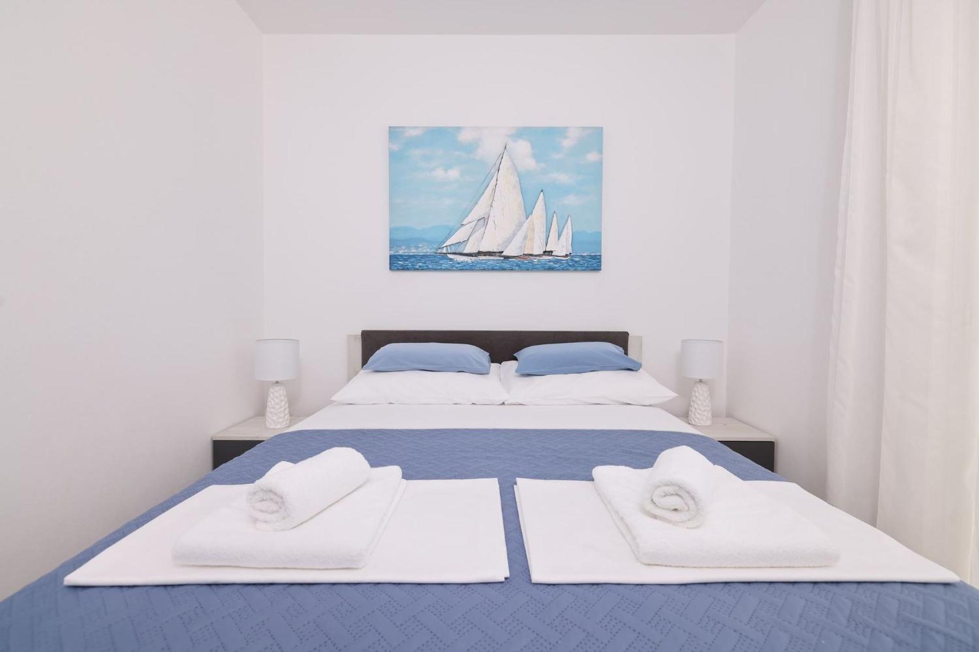 Deluxe Apartments Sanja With Seaview Gornji Karin Exterior photo